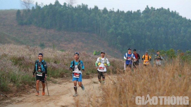 Những h&igrave;nh ảnh đẹp tr&ecirc;n đường đua THACO Marathon v&igrave; ATGT 2023 - Sa Thầy- Ảnh 10.