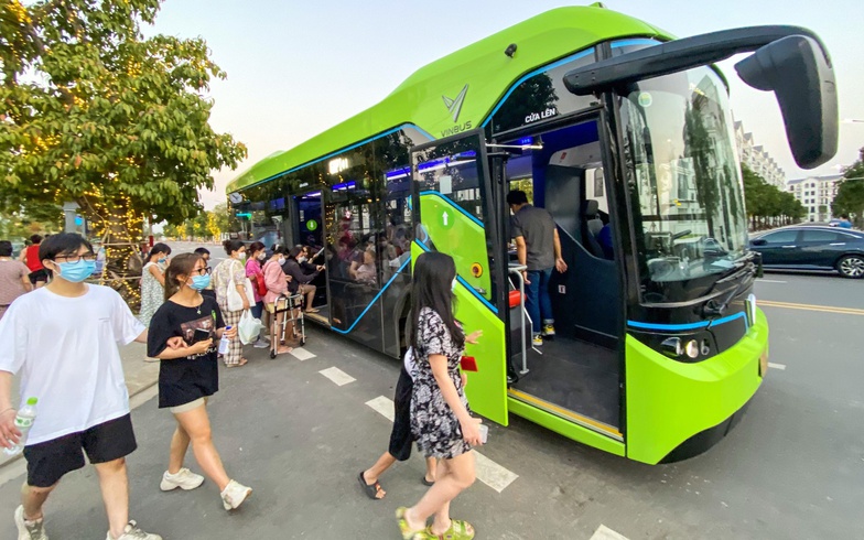 Tuyến D4 là buýt điện đầu tiên trong 5 tuyến được đưa vào thí điểm ở TP.HCM. Ảnh: Duy Anh