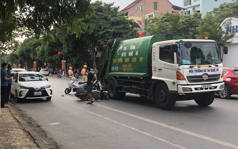 Hiện trường vụ tai nạn khiến nữ tài xế xe máy tử vong