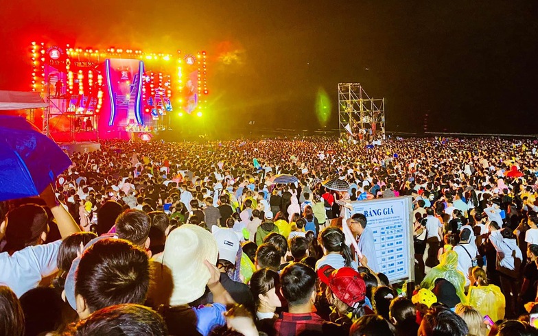 Lễ hội bia và đêm nhạc EDM tại biển Vũng Tàu thu hút lượng hàng chục nghìn người tham gia.