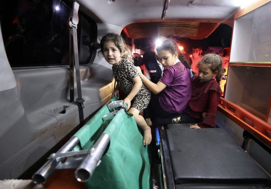 Nổ lớn tại bệnh viện ở Gaza l&ecirc;n tới 500 người tử nạn, Israel - Palestine đổ lỗi cho nhau - Ảnh 1.
