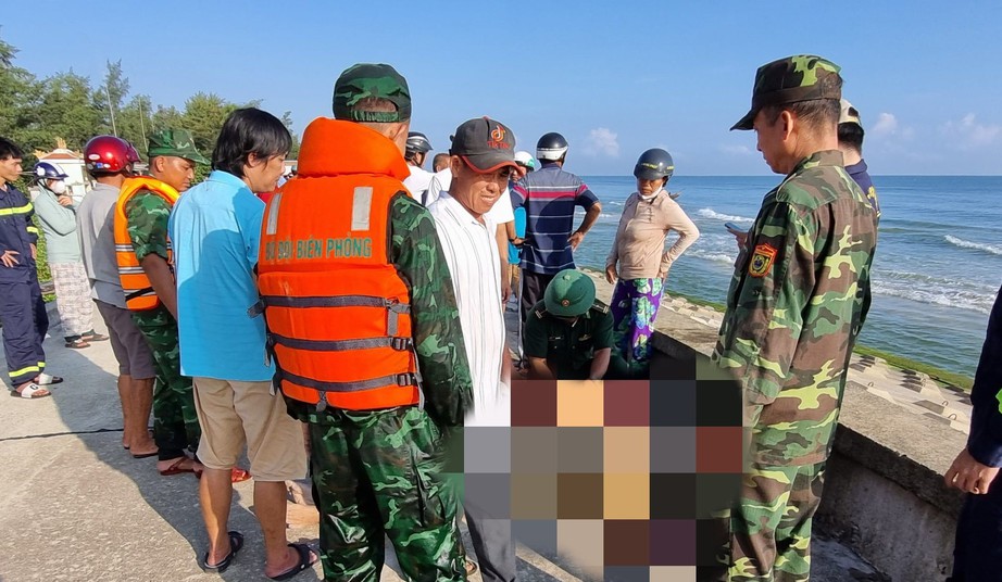 Hai học sinh ở Thừa Thi&ecirc;n Huế bị đuối nước khi tắm biển - Ảnh 1.