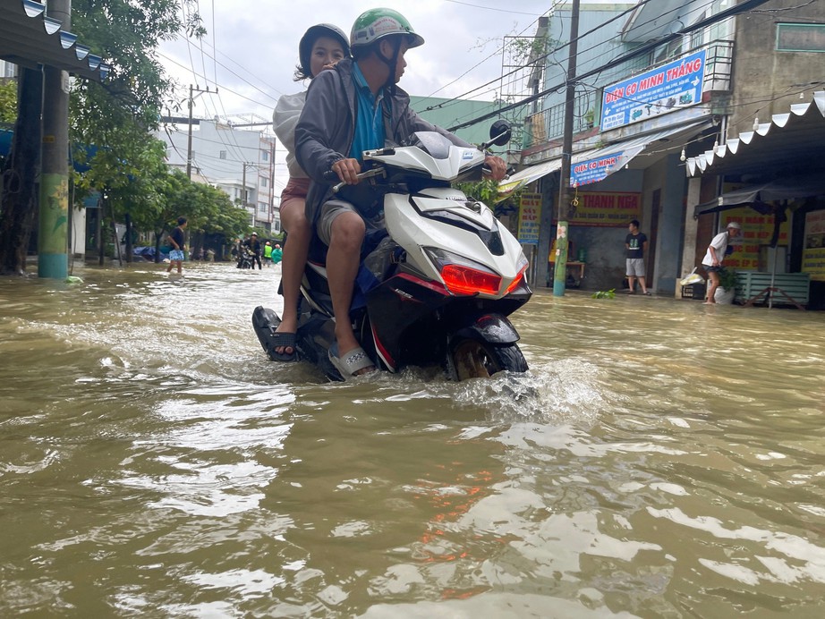 V&igrave; sao Đ&agrave; Nẵng cứ mưa to l&agrave; ngập? - Ảnh 3.