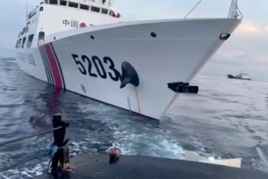 Philippines triệu Đại sứ Trung Quốc để phản đối hai vụ va chạm trên Biển Đông - Ảnh 1. Philippines triệu Đại sứ Trung Quốc để phản đối hai vụ va chạm trên Biển Đông - Ảnh 1.