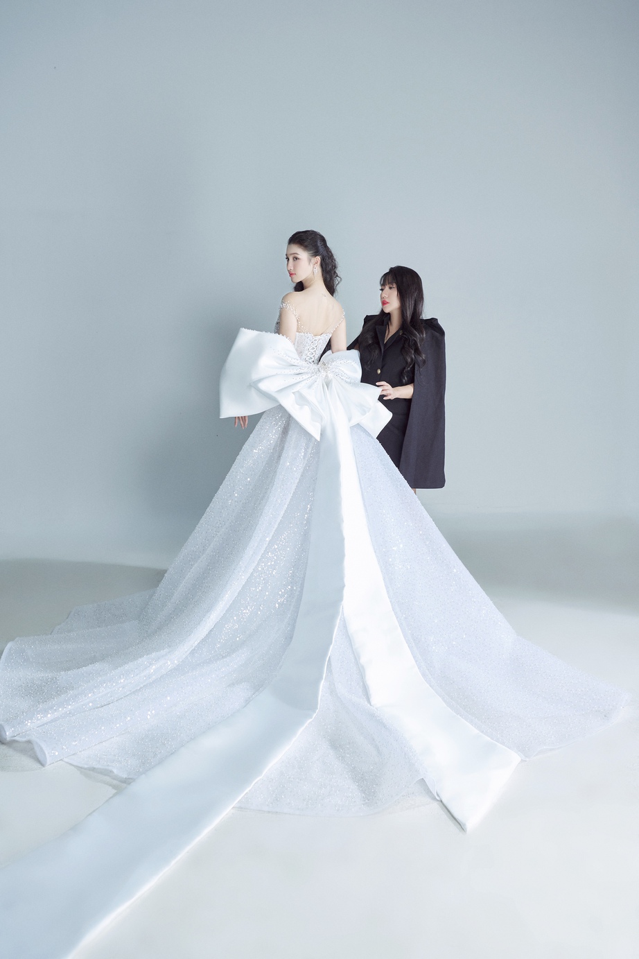 Ngơ ngẩn ngắm Phương Nhi "l&ecirc;n đồ" trắng muốt cho đ&ecirc;m chung kết Miss International 2023 - Ảnh 15.