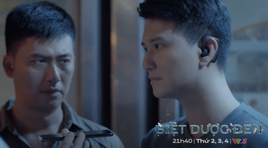 Tuấn gọi điện cho Kira v&agrave; đo&aacute;n hacker n&agrave;y ch&iacute;nh l&agrave; c&ocirc; g&aacute;i m&agrave; m&igrave;nh gặp ở qu&aacute;n c&agrave; ph&ecirc; h&ocirc;m trước.