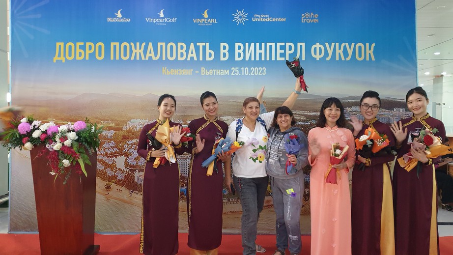 Chưa đầy 1 tuần, hơn 600 khách Trung Á đến Phú Quốc - Ảnh 2. Chưa đầy 1 tuần, hơn 600 khách Trung Á đến Phú Quốc - Ảnh 2.