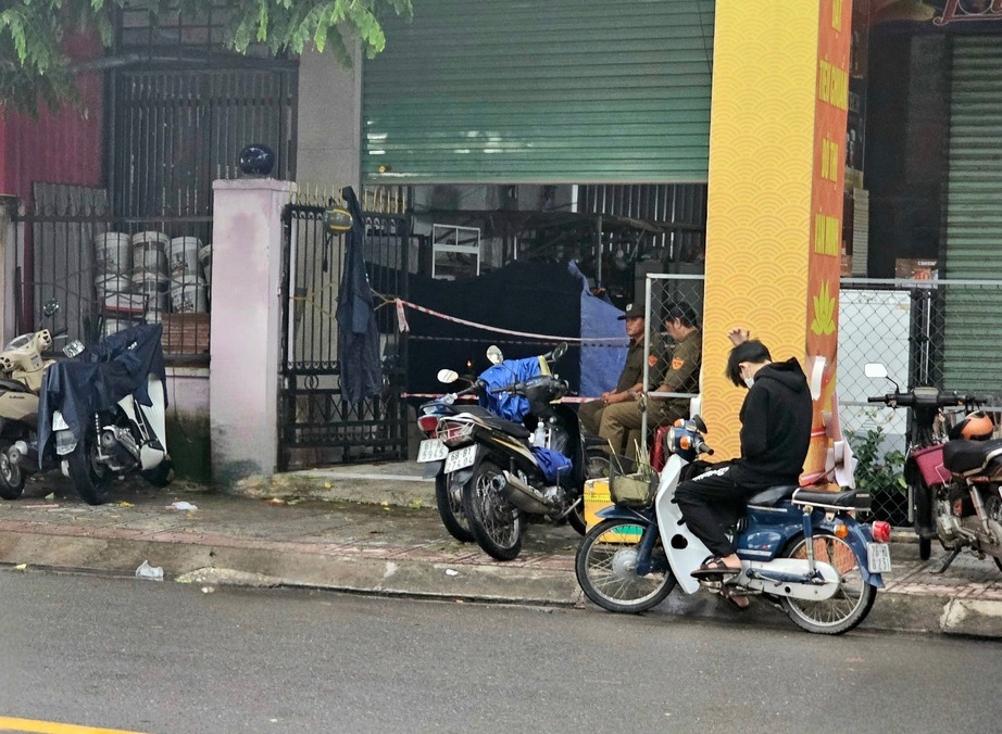 Thông tin mới về vụ chủ cửa hàng vật liệu xây dựng chết cháy trong nhà kho ở Binh Dương - Ảnh 1. Thông tin mới về vụ chủ cửa hàng vật liệu xây dựng chết cháy trong nhà kho ở Binh Dương - Ảnh 1.