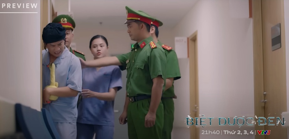 Cơ quan công an bắt Đạt vì có liên quan đến ma túy. Cơ quan công an bắt Đạt vì có liên quan đến ma túy.