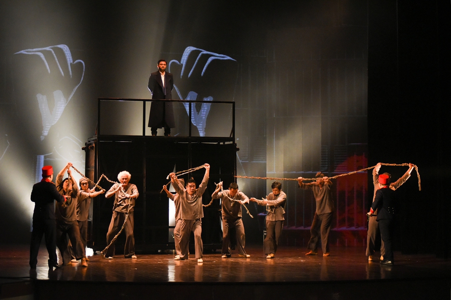 Vở nhạc kịch "Những người khốn khổ" diễn trở lại - Ảnh 2. Vở nhạc kịch "Những người khốn khổ" diễn trở lại - Ảnh 2.