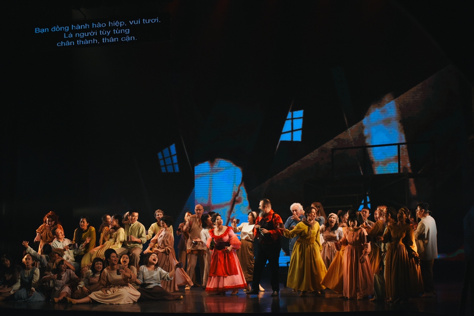 Vở nhạc kịch "Những người khốn khổ" diễn trở lại - Ảnh 4. Vở nhạc kịch "Những người khốn khổ" diễn trở lại - Ảnh 4.