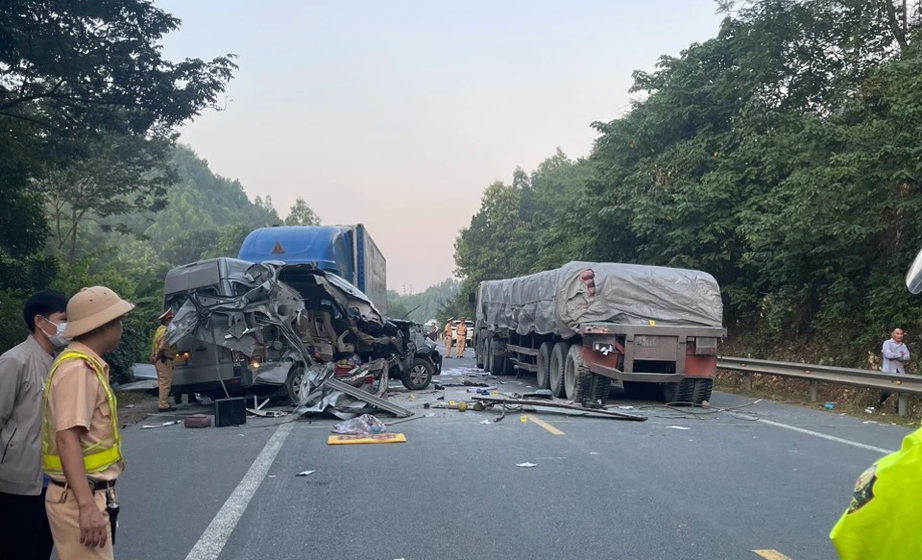 Khẩn trương khắc phục hậu quả vụ TNGT đặc biệt nghi&ecirc;m trọng ở Lạng Sơn - Ảnh 1.