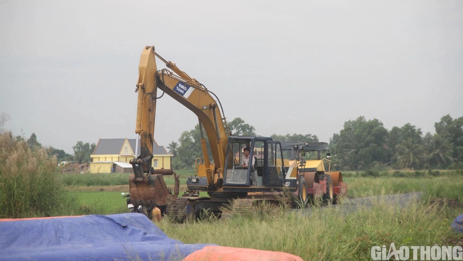 Cận cảnh thi c&ocirc;ng cao tốc Hậu Giang - C&agrave; Mau qua Bạc Li&ecirc;u - Ảnh 10.
