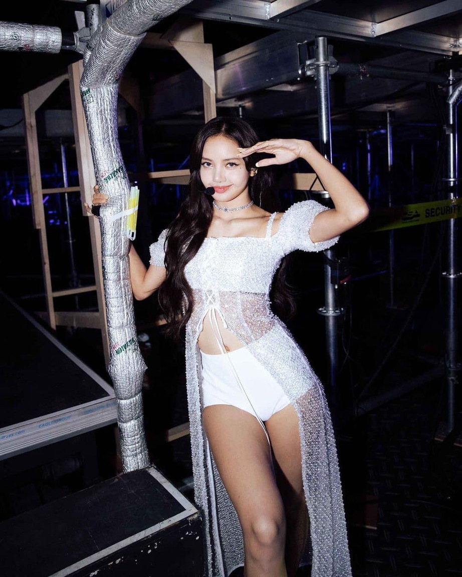 Bị "phong sát" tại Trung Quốc, Lisa vẫn "giàu nhất BlackPink" - Ảnh 3. Bị "phong sát" tại Trung Quốc, Lisa vẫn "giàu nhất BlackPink" - Ảnh 3.