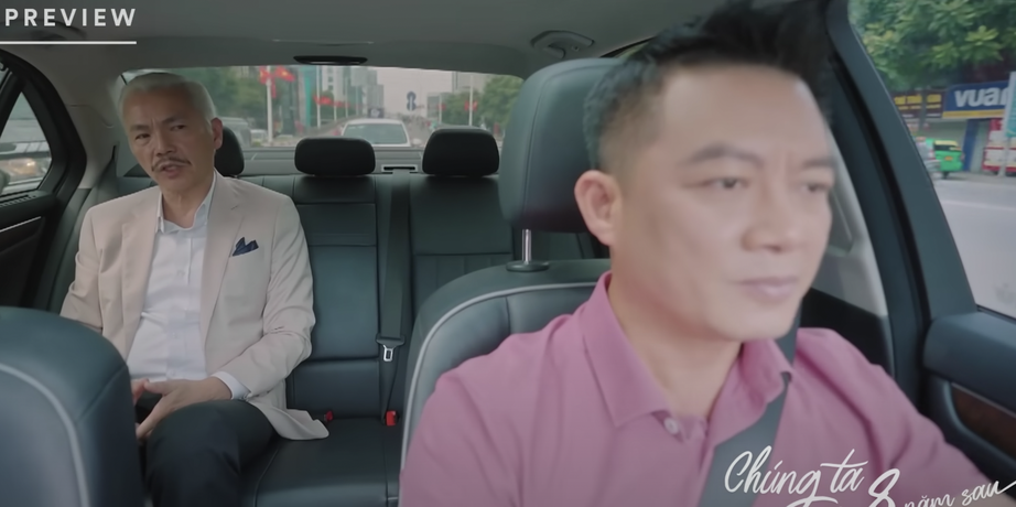 Ông Quảng nảy sinh nhiều nghi ngờ về chủ quán cafe Silence nơi Dương đang làm việc. Ông Quảng nảy sinh nhiều nghi ngờ về chủ quán cafe Silence nơi Dương đang làm việc.