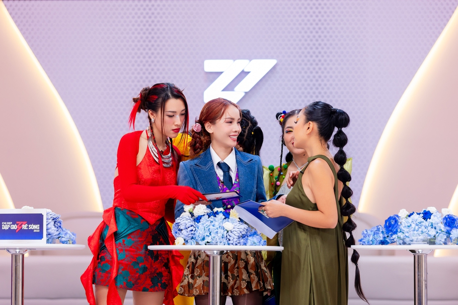 Trang Ph&aacute;p đốt ch&aacute;y s&acirc;n khấu, Huyền Baby &ldquo;ph&aacute;t s&aacute;ng&rdquo; với những bước nhảy quyến rũ - Ảnh 5.