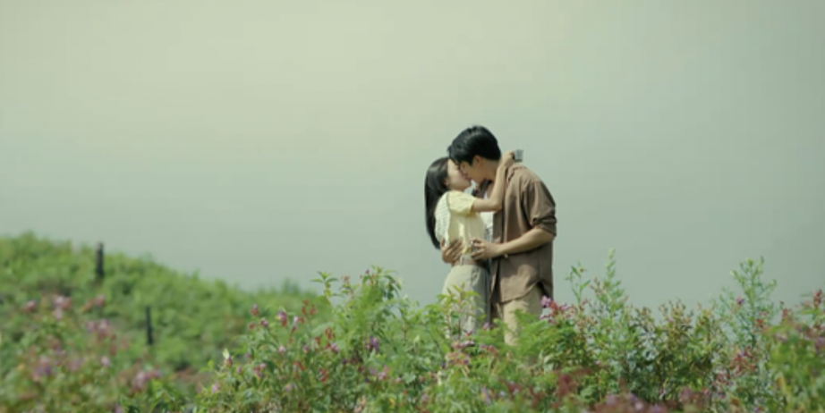 L&acirc;m trao cho Dương nụ h&ocirc;n ngọt ng&agrave;o, ch&iacute;nh thức tỏ t&igrave;nh với c&ocirc;.