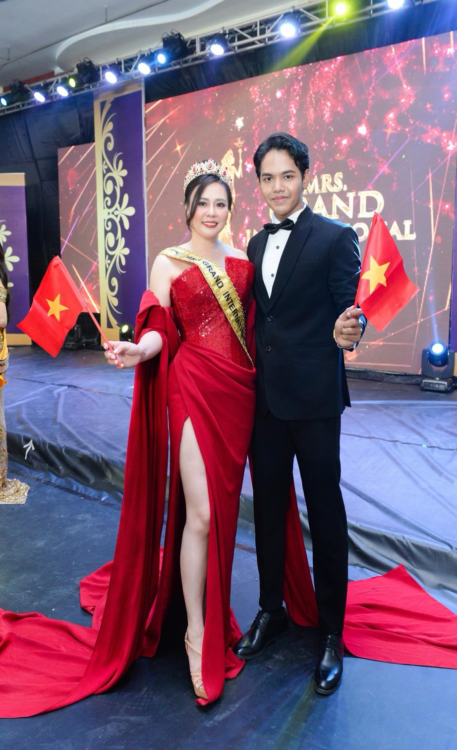 Phan Kim Oanh giữ vương miện l&acirc;u nhất của Mrs Grand International - Ảnh 2.