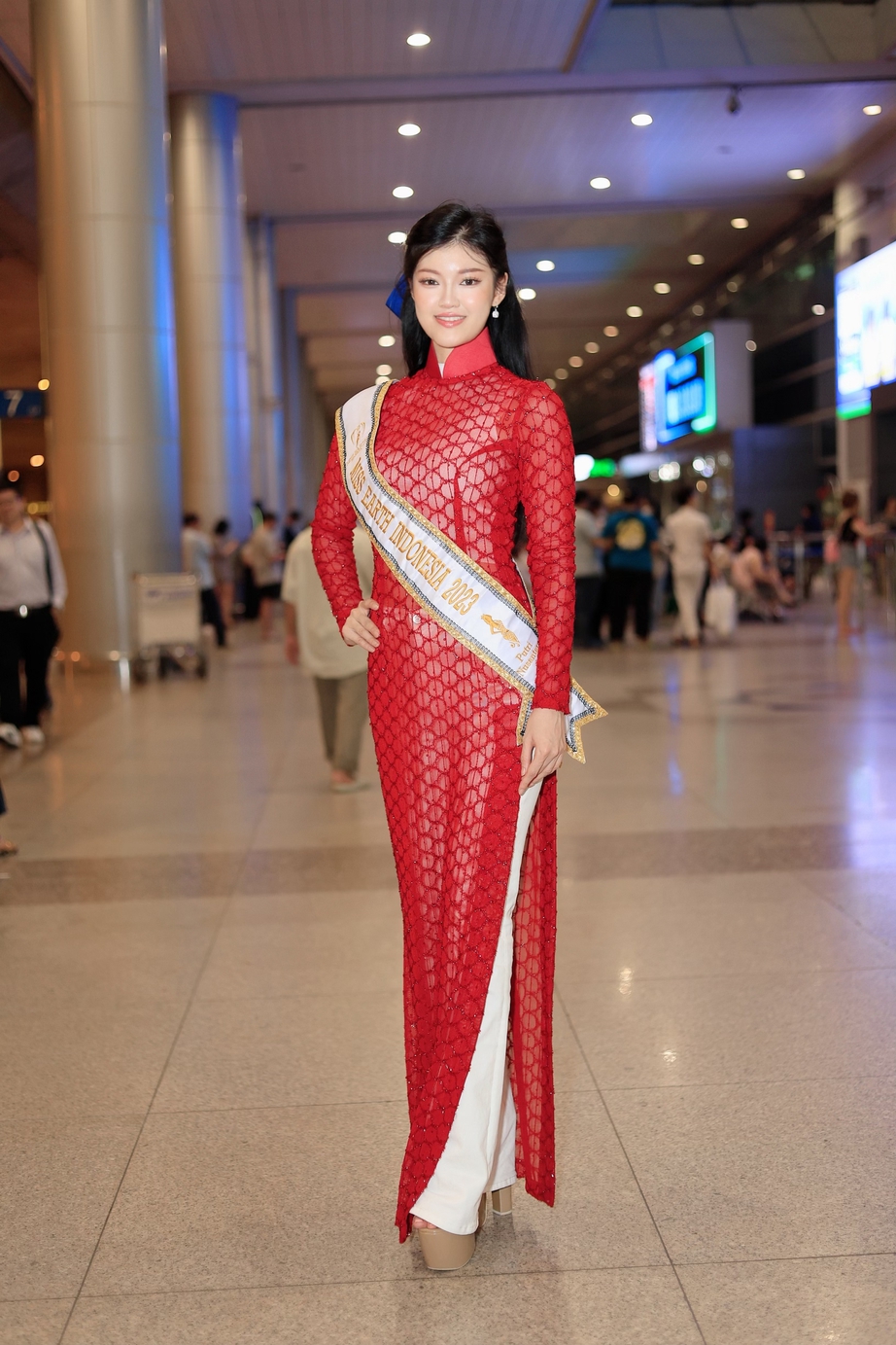 Dàn hoa hậu quốc tế mặc áo dài, đổ bộ vào Việt Nam dự thi Miss Earth 2023 - Ảnh 5. Dàn hoa hậu quốc tế mặc áo dài, đổ bộ vào Việt Nam dự thi Miss Earth 2023 - Ảnh 5.
