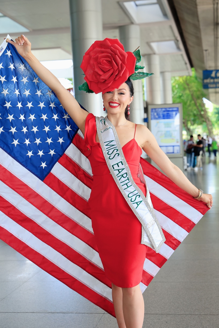 Dàn hoa hậu quốc tế mặc áo dài, đổ bộ vào Việt Nam dự thi Miss Earth 2023 - Ảnh 4. Dàn hoa hậu quốc tế mặc áo dài, đổ bộ vào Việt Nam dự thi Miss Earth 2023 - Ảnh 4.