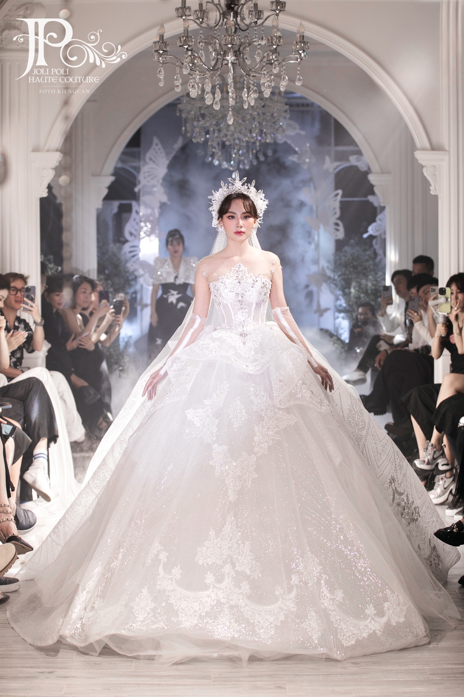 Cận cảnh nhan sắc hoa hậu Mai Phương trước thềm Miss World 2024 - Ảnh 1.