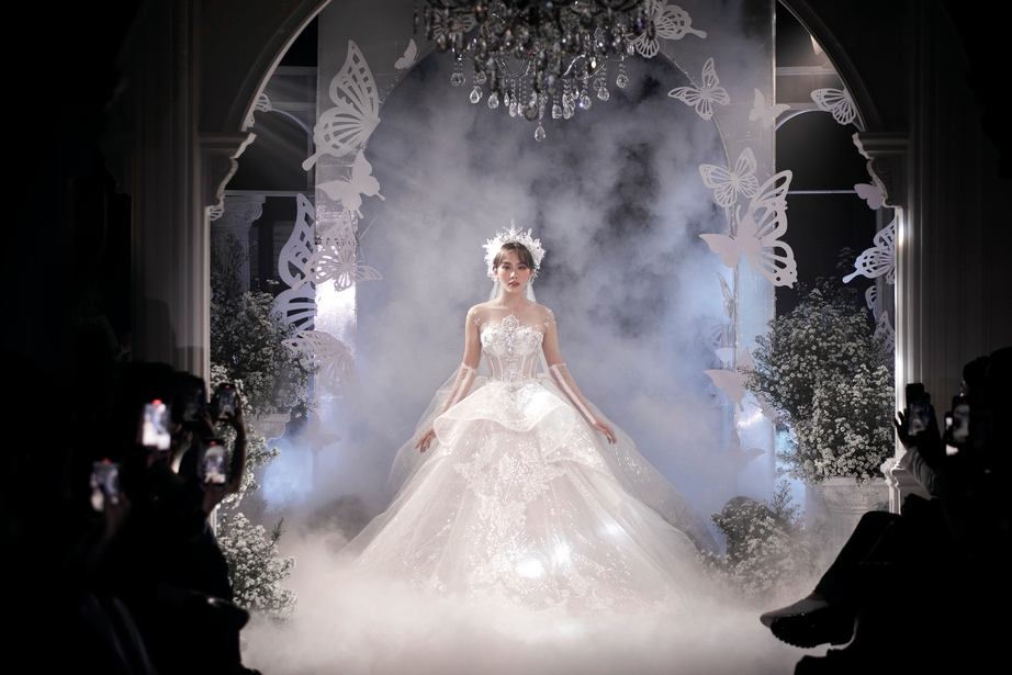 Cận cảnh nhan sắc hoa hậu Mai Phương trước thềm Miss World 2024 - Ảnh 4.