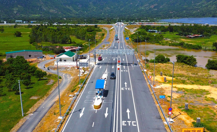 Th&iacute; điểm thu ph&iacute; bỏ barie ở 3 dự &aacute;n đường cao tốc - Ảnh 1.