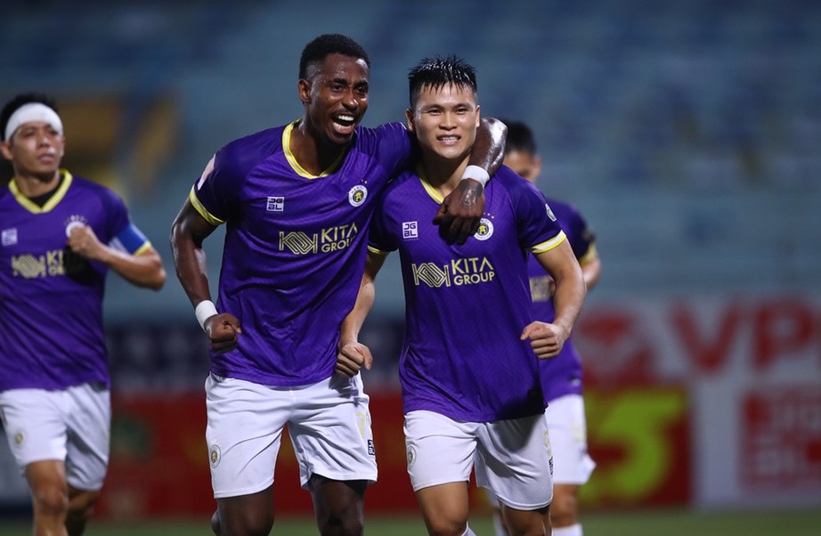 V-League: Tuấn Hải lập đại công, Hà Nội FC thắng dễ SLNA - Ảnh 1. V-League: Tuấn Hải lập đại công, Hà Nội FC thắng dễ SLNA - Ảnh 1.