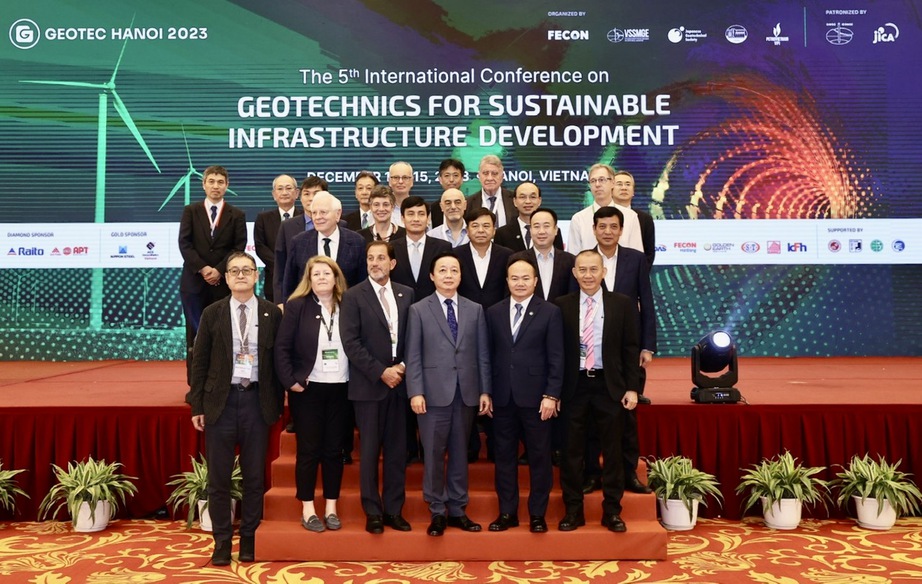 Khai mạc hội nghị quốc tế GEOTEC HANOI 2023 “Địa kỹ thuật vì sự phát triển bền vững" - Ảnh 2. Khai mạc hội nghị quốc tế GEOTEC HANOI 2023 “Địa kỹ thuật vì sự phát triển bền vững" - Ảnh 2.