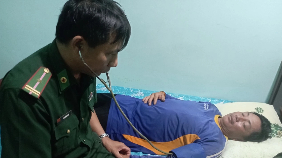 Bạc Li&ecirc;u: Kịp thời cứu 9 thuyền vi&ecirc;n gặp nạn tr&ecirc;n biển - Ảnh 1.