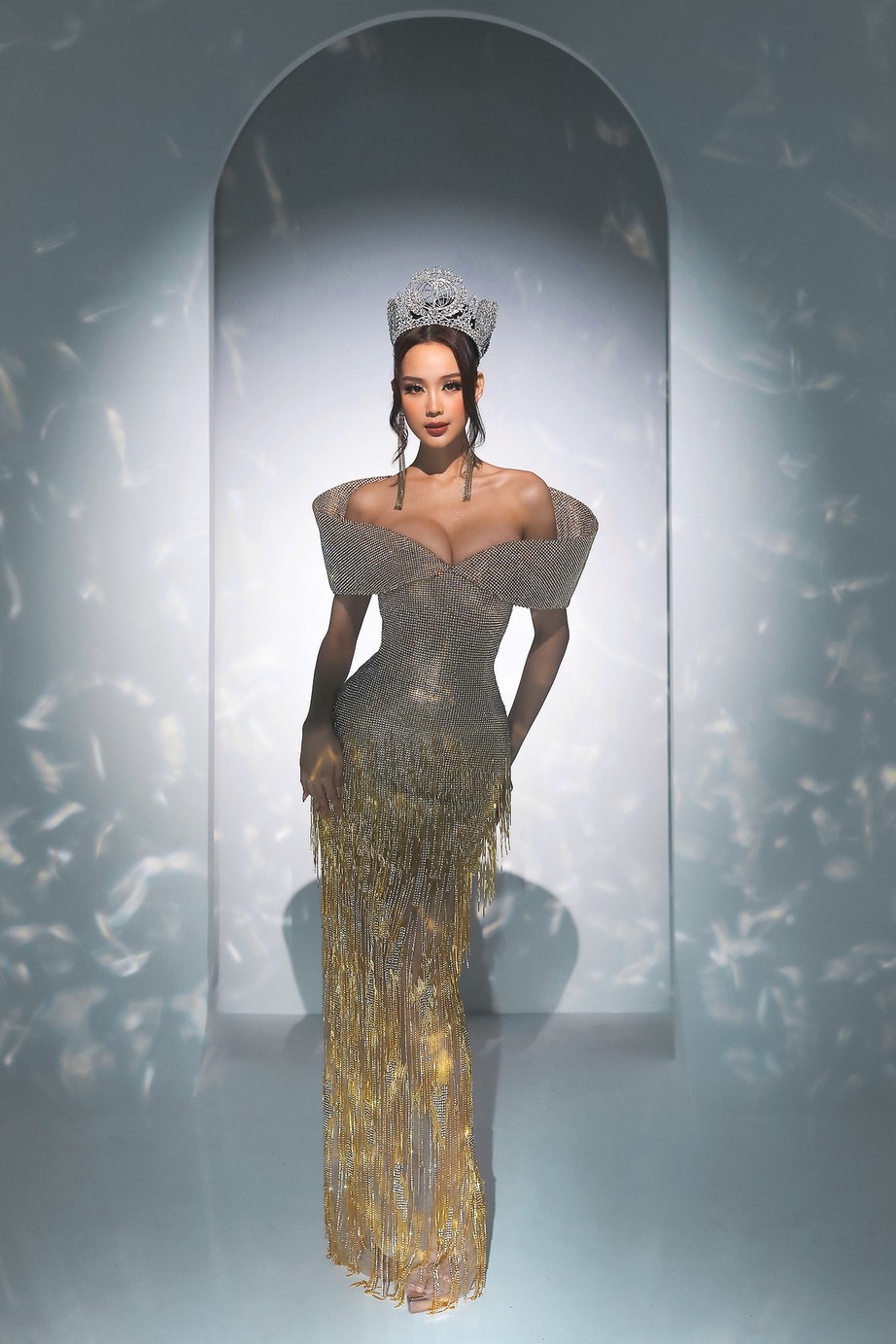 Miss Intercontinental 2022 Bảo Ngọc mặc 3 thiết kế, vẫn được giữ vương miện trên đầu - Ảnh 7. Miss Intercontinental 2022 Bảo Ngọc mặc 3 thiết kế, vẫn được giữ vương miện trên đầu - Ảnh 7.