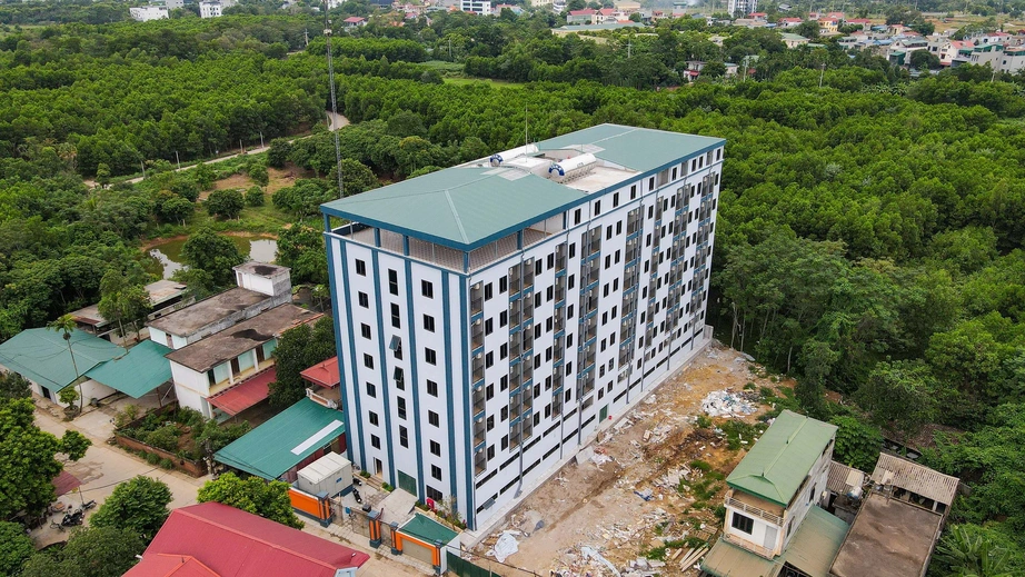 H&agrave; Nội: Chủ tịch huyện Thạch Thất c&oacute; tr&aacute;ch nhiệm g&igrave; trong vụ chung cư mini vượt 6 tầng? - Ảnh 1.