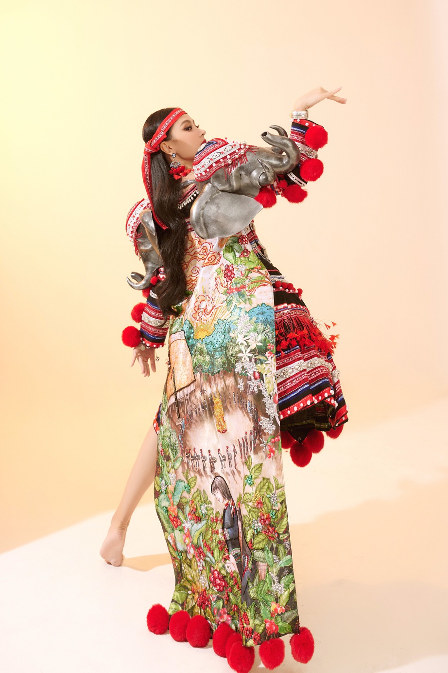 C&agrave; kheo g&atilde;y đ&ocirc;i ngay l&uacute;c thi: Pha xử l&yacute; của Ngọc Hằng tại Miss Intercontinental 2023  - Ảnh 5.