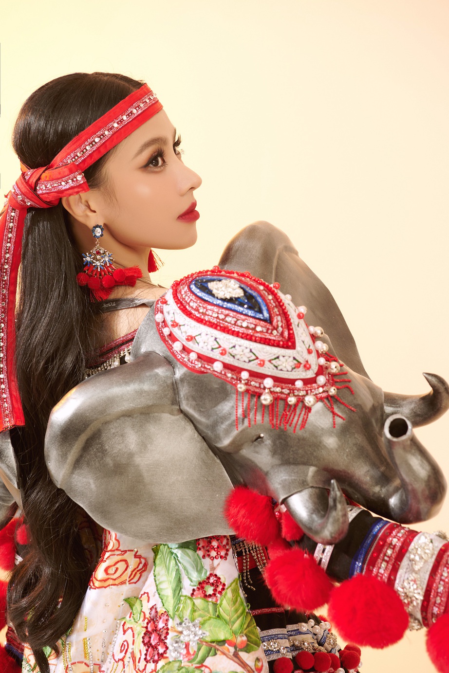 C&agrave; kheo g&atilde;y đ&ocirc;i ngay l&uacute;c thi: Pha xử l&yacute; của Ngọc Hằng tại Miss Intercontinental 2023  - Ảnh 3.