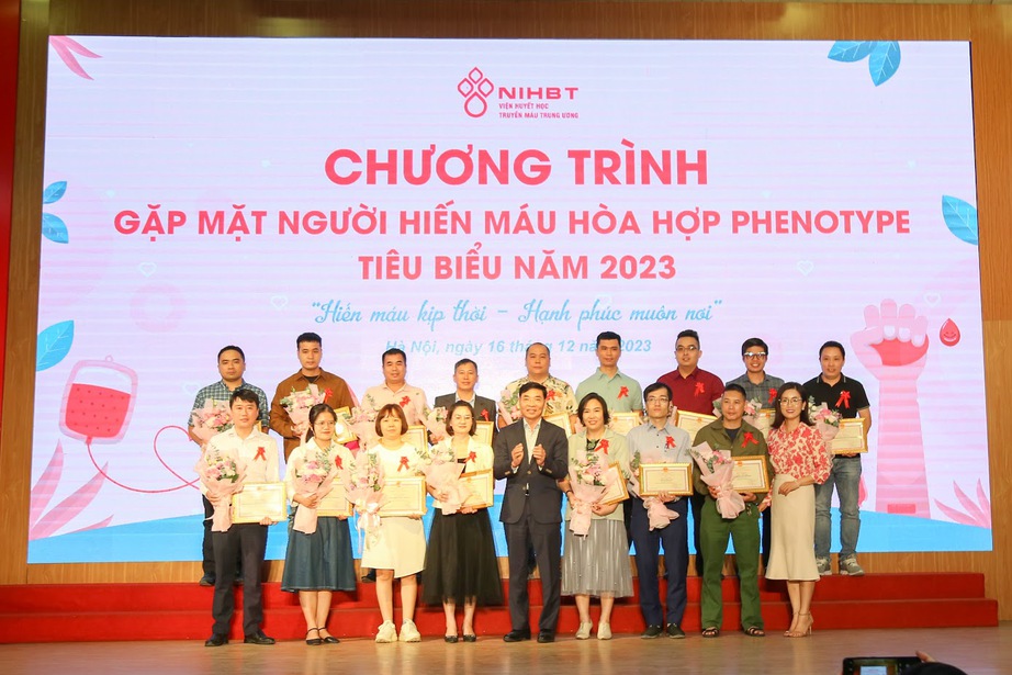 T&ocirc;n vinh 200 người mang d&ograve;ng m&aacute;u "kh&aacute;c biệt" sẵn s&agrave;ng hiến tặng

 - Ảnh 1.