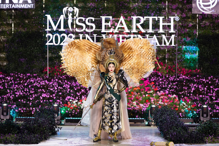 Hoa hậu Lan Anh mang trang phục &ldquo;Nữ Vương&rdquo; l&agrave;m từ tre, nứa đến Miss Earth 2023 - Ảnh 4.