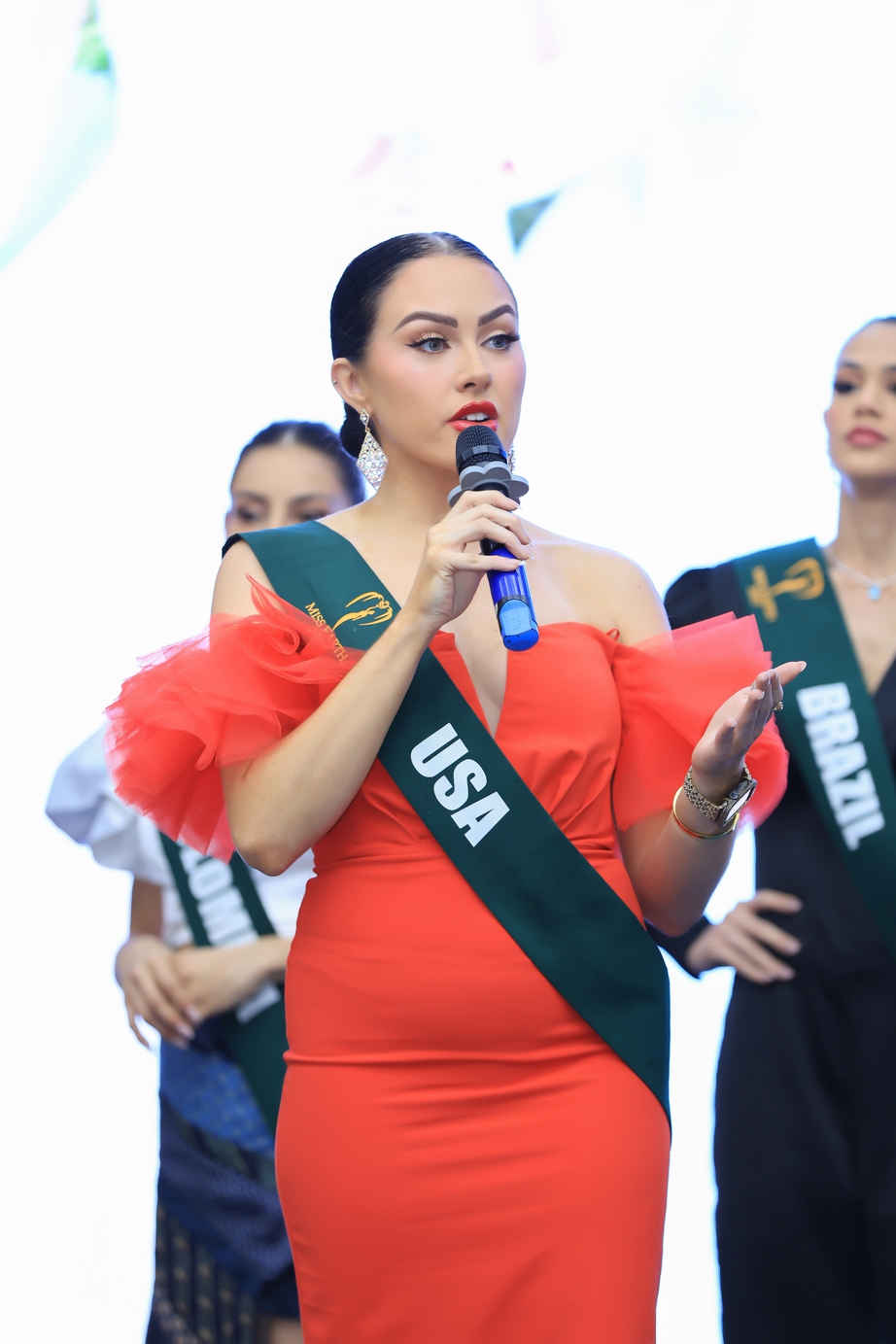 D&agrave;n hoa, &aacute; hậu tập dưới thời tiết 15 độ, B&aacute;n kết Miss Earth 2023 diễn ra chiều nay - Ảnh 2.