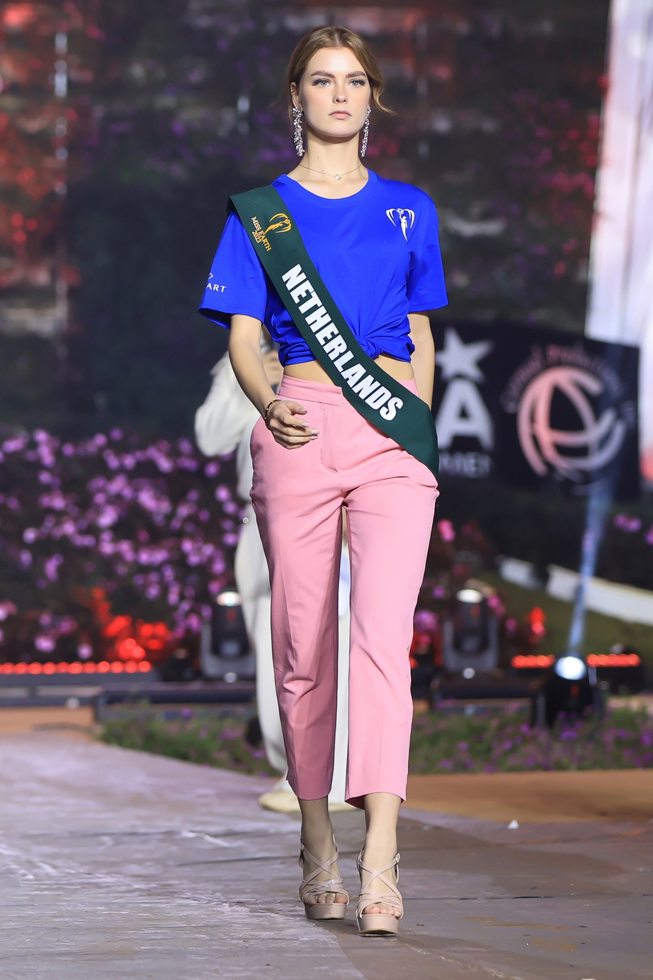 D&agrave;n hoa, &aacute; hậu tập dưới thời tiết 15 độ, B&aacute;n kết Miss Earth 2023 diễn ra chiều nay - Ảnh 4.