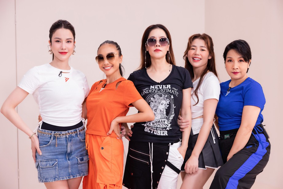 Diva Hồng Nhung “phớt lờ" cảnh báo của Mỹ Linh và Lệ Quyên - Ảnh 5. Diva Hồng Nhung “phớt lờ" cảnh báo của Mỹ Linh và Lệ Quyên - Ảnh 5.