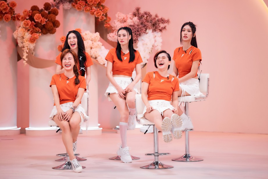 Diva Hồng Nhung “phớt lờ" cảnh báo của Mỹ Linh và Lệ Quyên - Ảnh 7. Diva Hồng Nhung “phớt lờ" cảnh báo của Mỹ Linh và Lệ Quyên - Ảnh 7.