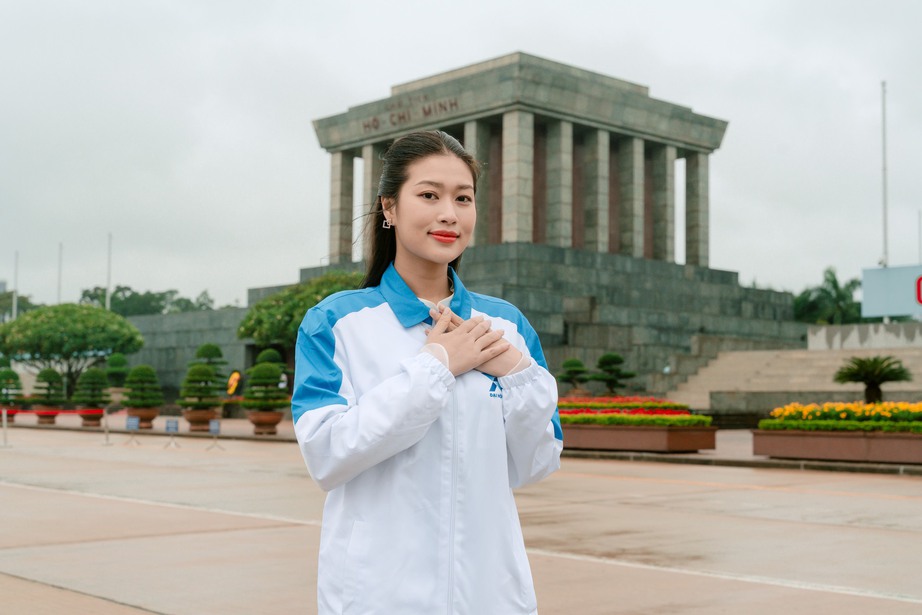 Lương Th&ugrave;y Linh đội mưa gi&oacute; l&agrave;m từ thiện ở v&ugrave;ng cao, Thi&ecirc;n &Acirc;n tham dự Đại hội Sinh vi&ecirc;n - Ảnh 7.