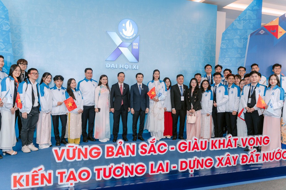 Lương Th&ugrave;y Linh đội mưa gi&oacute; l&agrave;m từ thiện ở v&ugrave;ng cao, Thi&ecirc;n &Acirc;n tham dự Đại hội Sinh vi&ecirc;n - Ảnh 9.