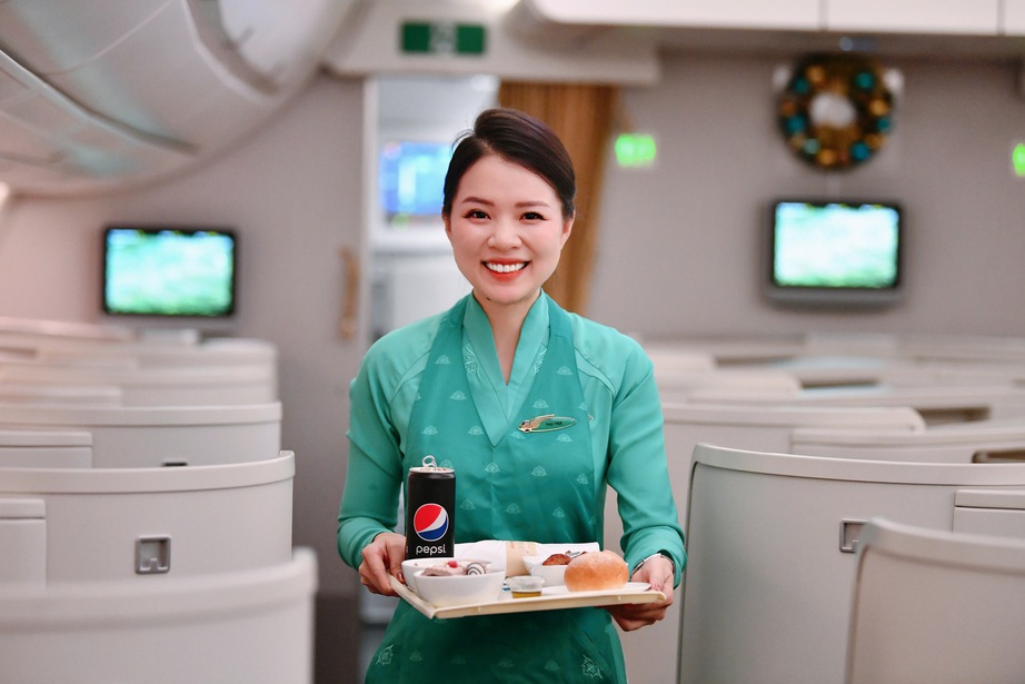 Đ&oacute;n gi&aacute;ng sinh tr&ecirc;n m&aacute;y bay c&oacute; g&igrave; đặc biệt? - Ảnh 1.