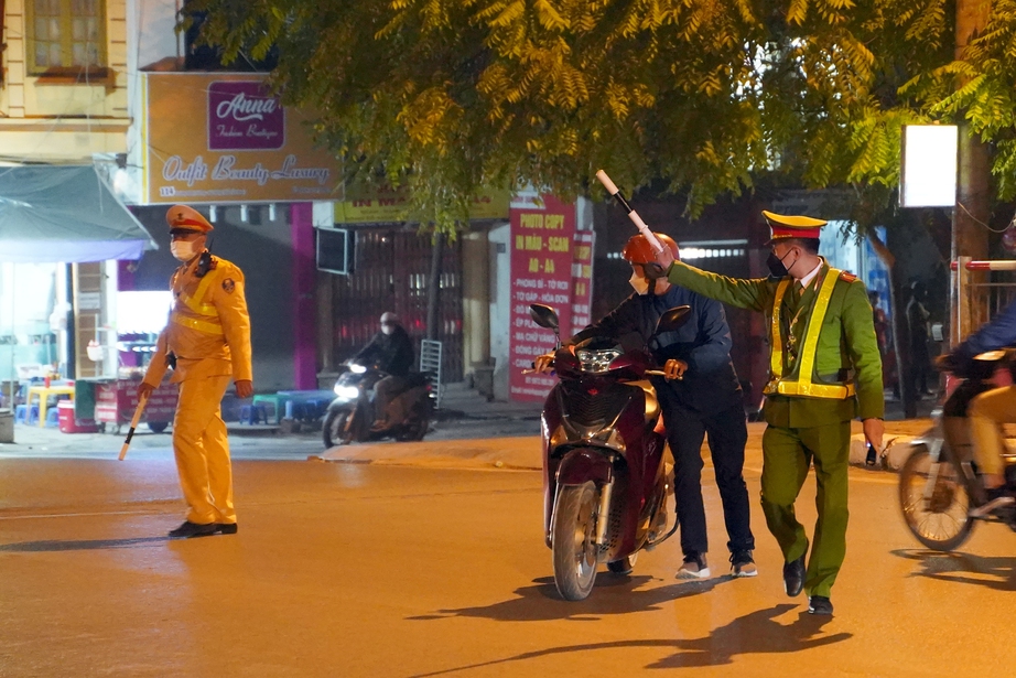 Nhậu đón Noel sớm, tài xế mất cả thưởng Tết vì dính nồng độ cồn - Ảnh 5. Nhậu đón Noel sớm, tài xế mất cả thưởng Tết vì dính nồng độ cồn - Ảnh 5.