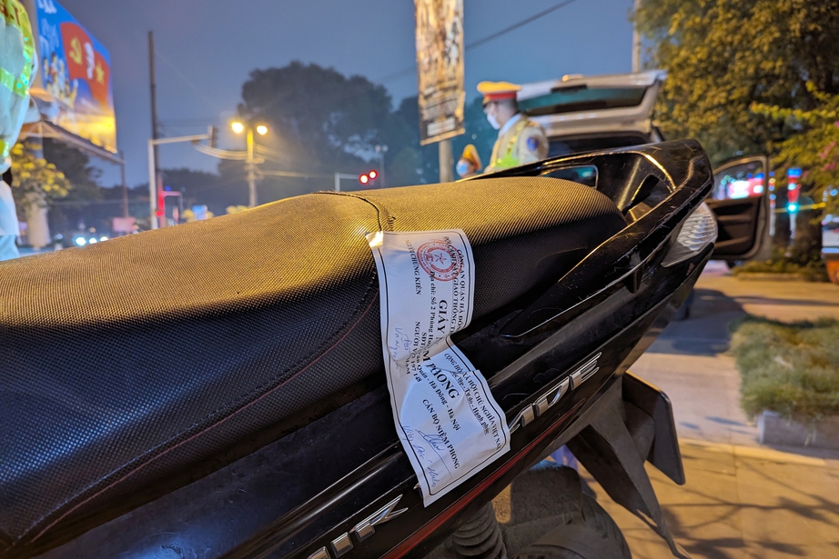 Nhậu đón Noel sớm, tài xế mất cả thưởng Tết vì dính nồng độ cồn - Ảnh 8. Nhậu đón Noel sớm, tài xế mất cả thưởng Tết vì dính nồng độ cồn - Ảnh 8.