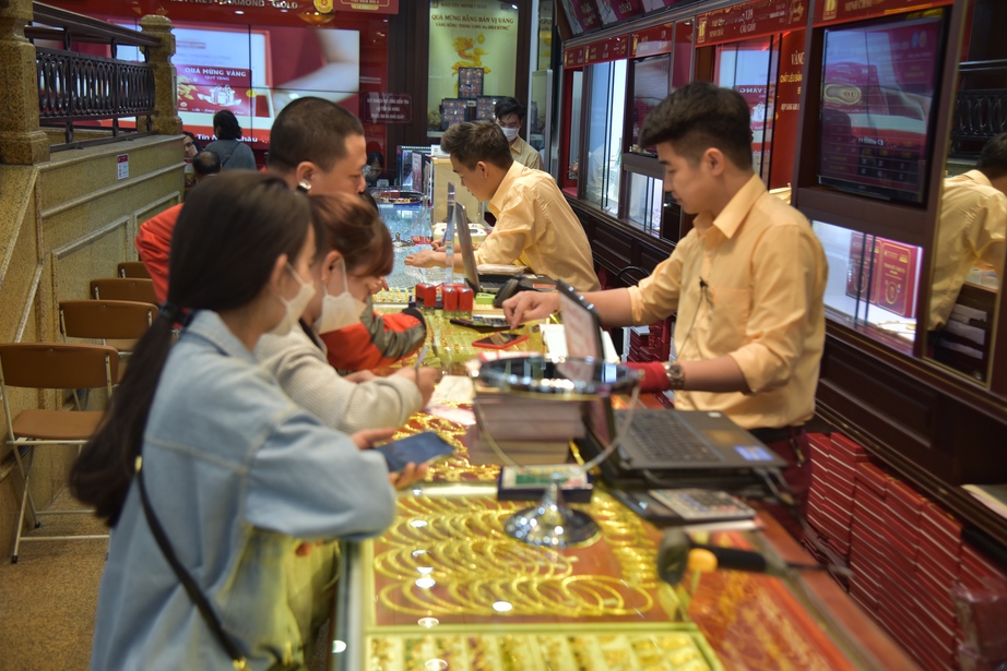 Giá vàng nhẫn đạt đỉnh - Ảnh 1. Giá vàng nhẫn đạt đỉnh - Ảnh 1.