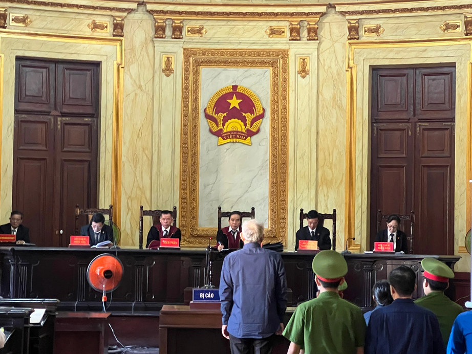 Cựu Gi&aacute;m đốc Sở Y tế T&acirc;y Ninh hầu to&agrave; - Ảnh 1.