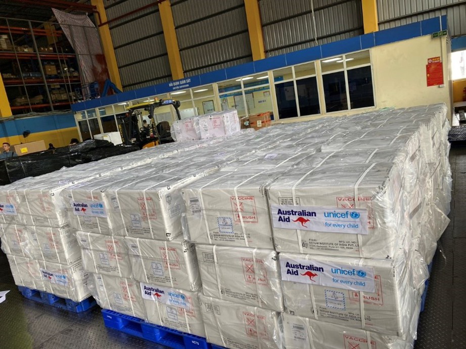 Giải cơn kh&aacute;t vaccine với gần 500 ngh&igrave;n liều "5 trong 1" - Ảnh 1.