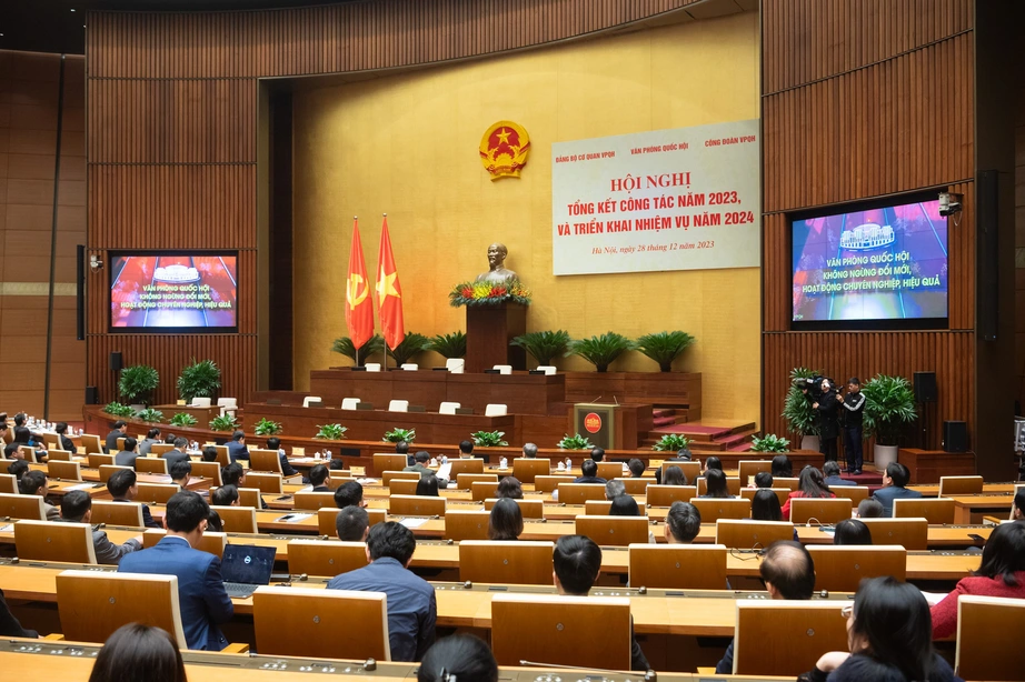 Chủ tịch Quốc hội: Sẽ trả lương theo vị trí việc làm, không phải "sống lâu lên lão làng" - Ảnh 2. Chủ tịch Quốc hội: Sẽ trả lương theo vị trí việc làm, không phải "sống lâu lên lão làng" - Ảnh 2.