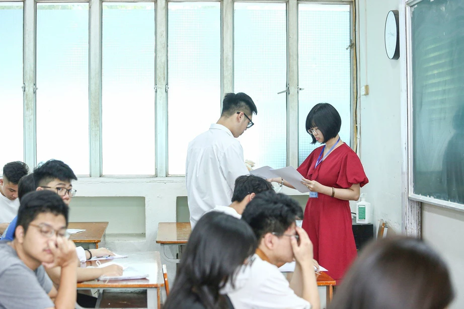 Nhiều điểm mới trong đề thi trắc nghiệm kỳ thi tốt nghiệp năm 2025 - Ảnh 1.